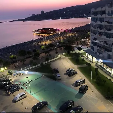 Kompleksi Bardh E Blu Skataj